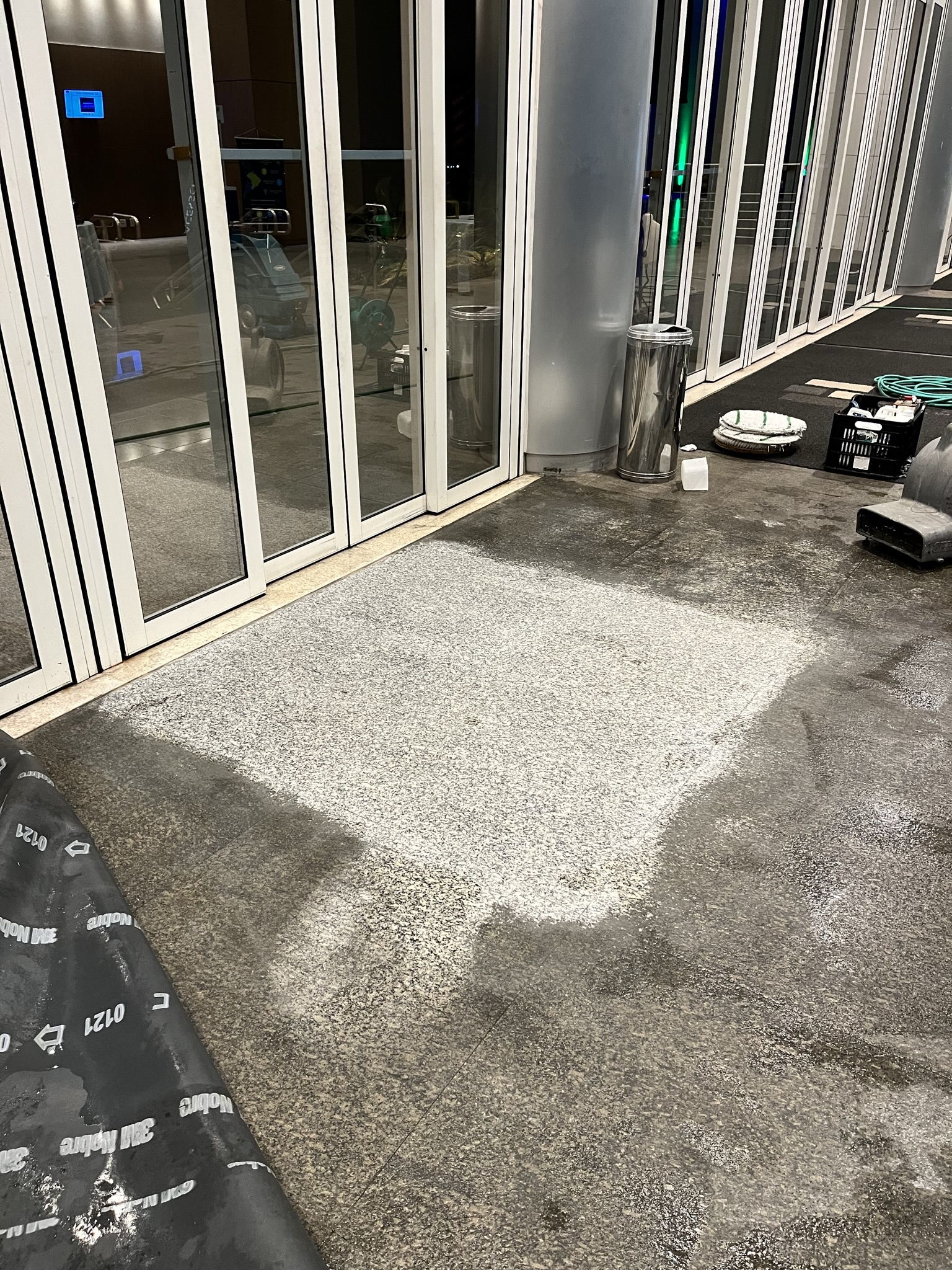 Limpeza e revitalização de pedras e pisos